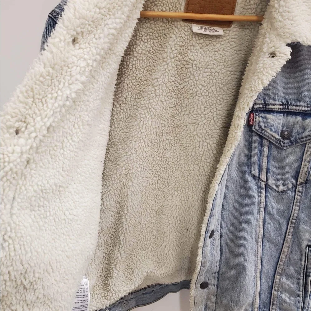 Levi's Men's Vintage Fit Trucker Jacket - Picture 9 of 12